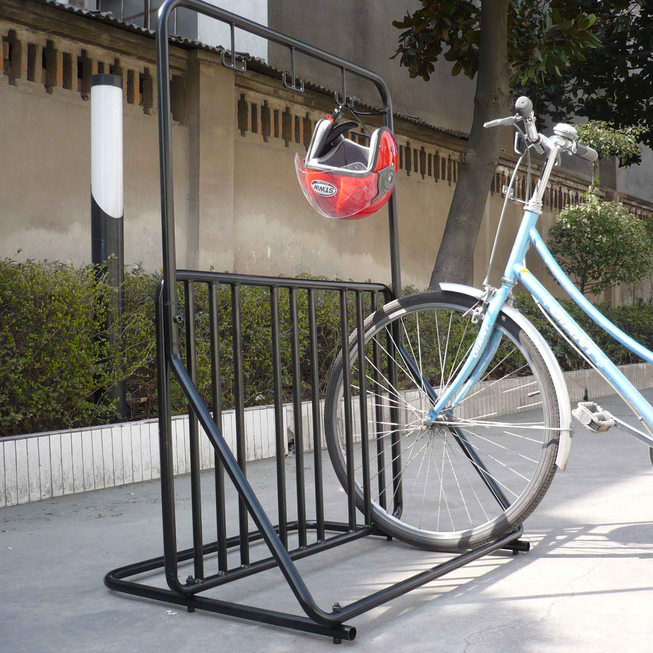 Maloobchodní stojan na helmu stojan na kolo Creative Bike Fence pro veřejnost